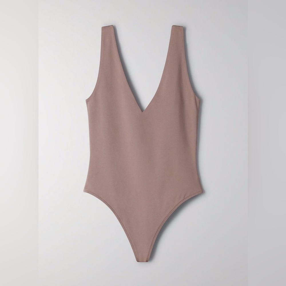 Aritzia Contour V Neck Body Suit (L) Color: Light Muave